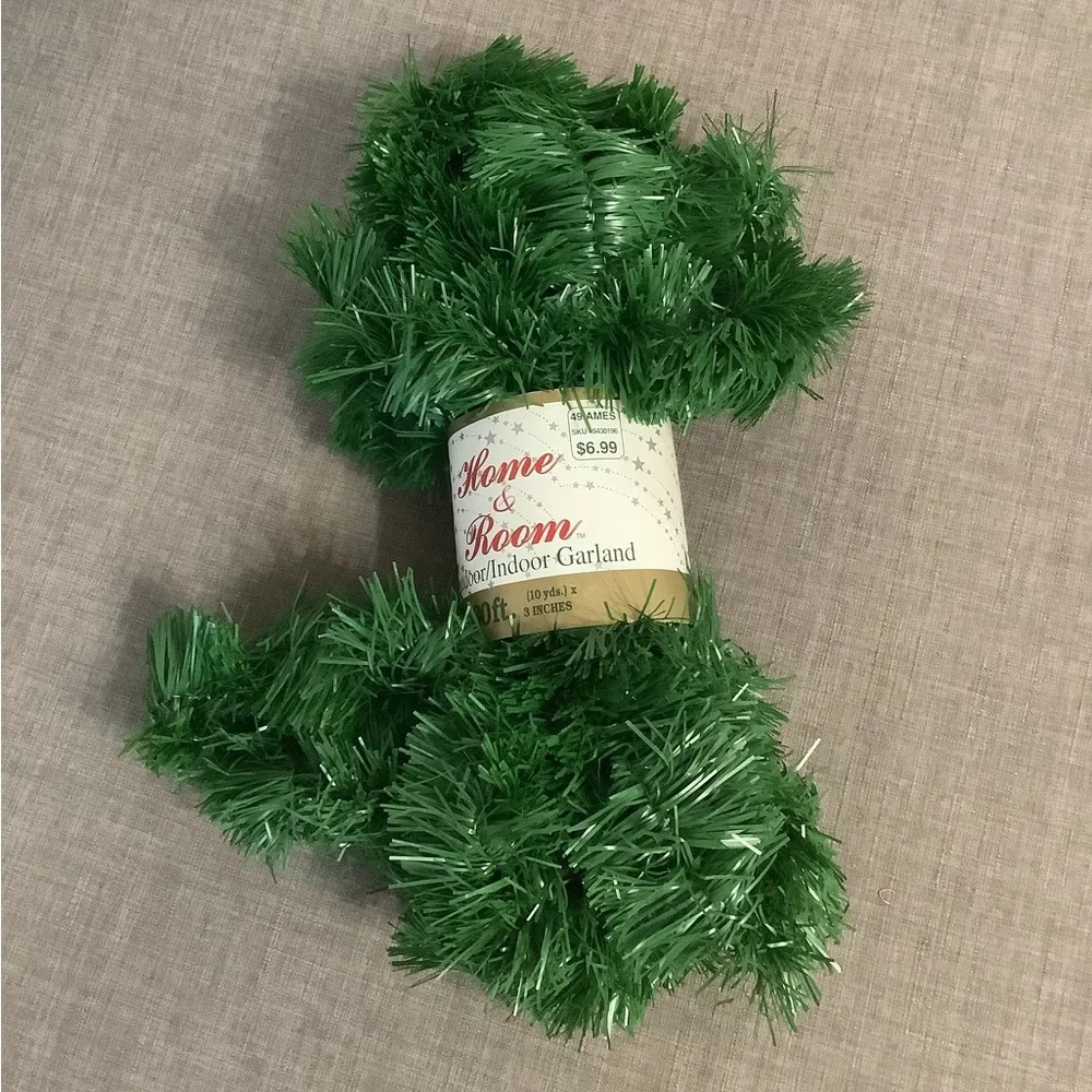 NWT outdoor/indoor garland 30 ft